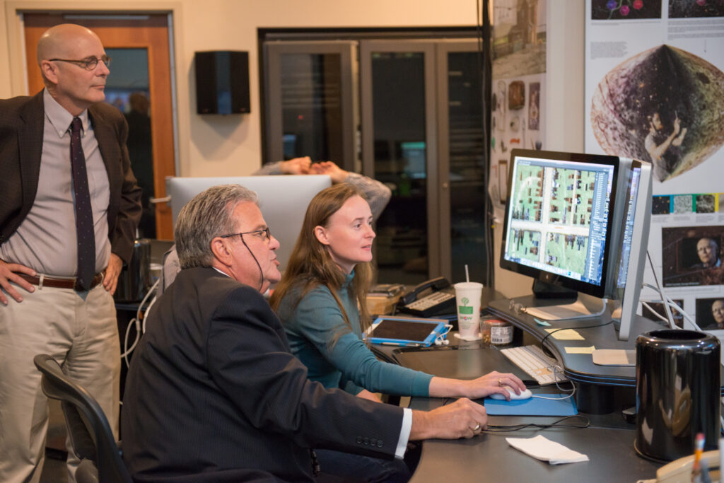 Chancellor Bob Caret and Ganna Vikhlyayeva '15, animation and interactive media, in UMBC's Imaging Research Cente