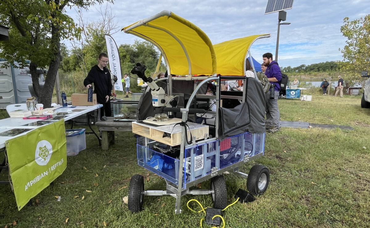 BioBuggy, a mobile art and science laboratory on wheels