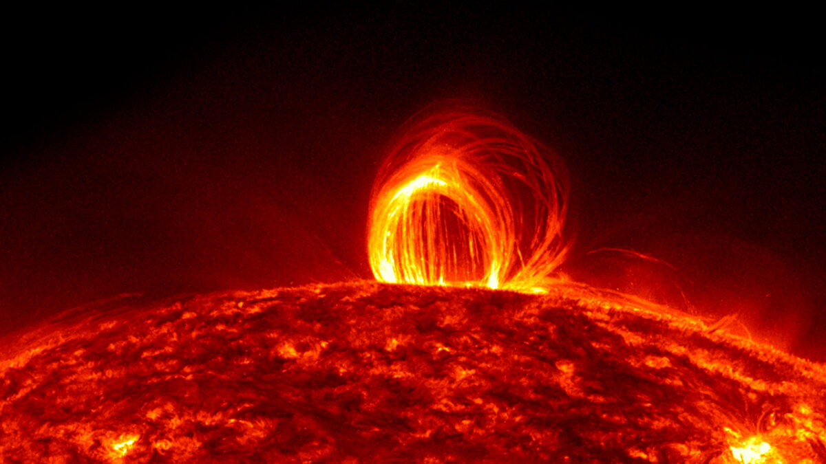 Large loops of hot plasma reveal the magnetic field lines of the sun.